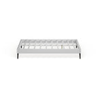 Cama de plataforma Queen tapizada en vinilo blanco con patas oblicuas