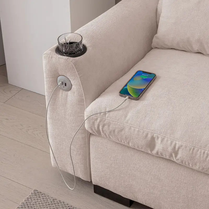 Sofá seccional reversible de chenilla en forma de L de color beige con otomana, puertos USB y portavasos